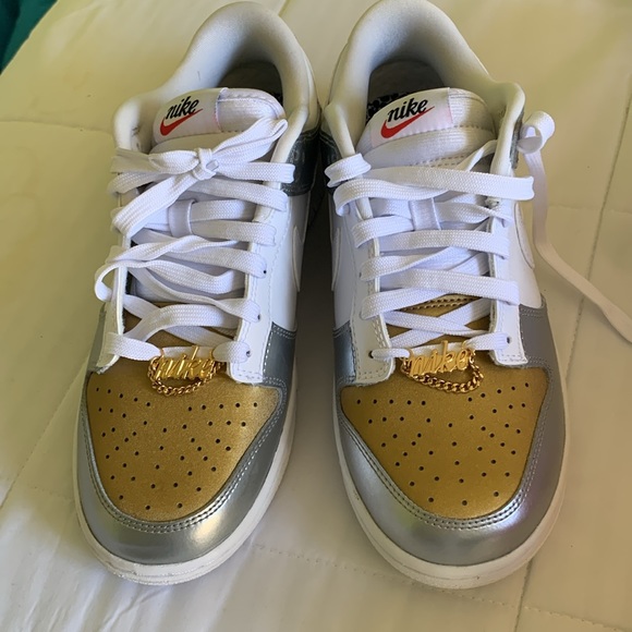 Women Nike Dunk Low - Picture 2 of 4